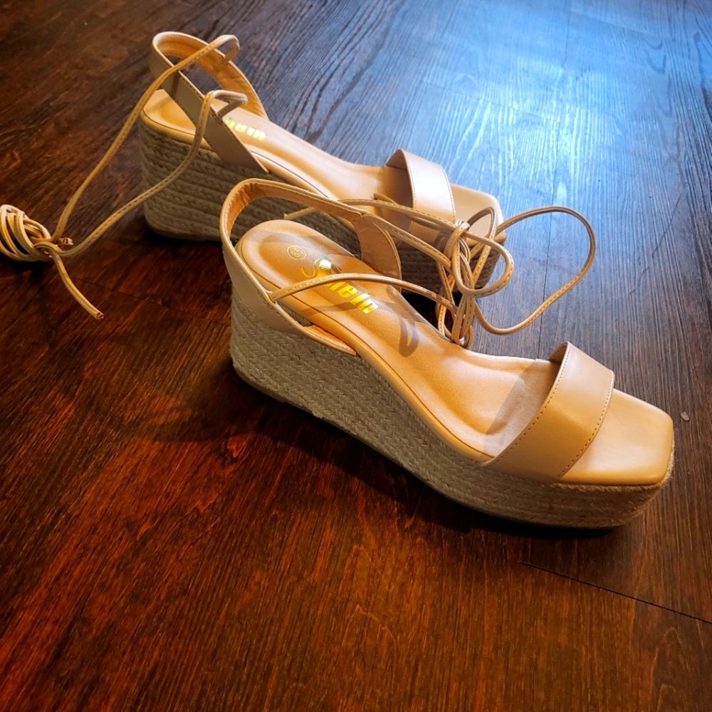 Tie up wedge heel